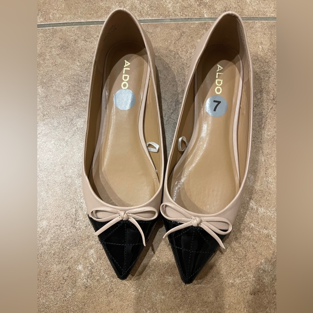 Aldo Women's Black and Cream Pointed Flats